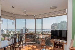 Cobertura à venda com 157m², 2 dormitórios, 1 suíte, 2 vagas, no bairro Tristeza em Porto Alegre