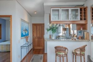 Cobertura à venda com 157m², 2 dormitórios, 1 suíte, 2 vagas, no bairro Tristeza em Porto Alegre