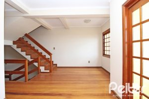 Casa à venda com 216m², 3 dormitórios, 2 suítes, 3 vagas, no bairro Espírito Santo em Porto Alegre