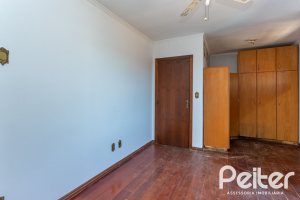 Casa à venda com 216m², 3 dormitórios, 2 suítes, 3 vagas, no bairro Espírito Santo em Porto Alegre