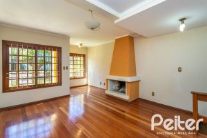 Casa à venda com 216m², 3 dormitórios, 2 suítes, 3 vagas, no bairro Espírito Santo em Porto Alegre