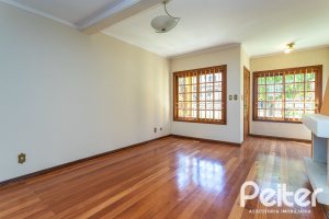 Casa à venda com 216m², 3 dormitórios, 2 suítes, 3 vagas, no bairro Espírito Santo em Porto Alegre
