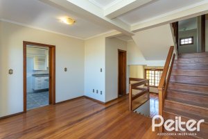 Casa à venda com 216m², 3 dormitórios, 2 suítes, 3 vagas, no bairro Espírito Santo em Porto Alegre