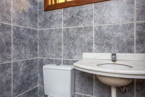 Casa à venda com 216m², 3 dormitórios, 2 suítes, 3 vagas, no bairro Espírito Santo em Porto Alegre