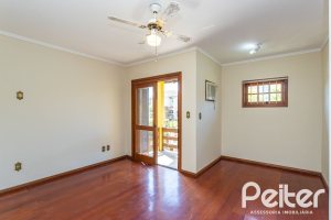 Casa à venda com 216m², 3 dormitórios, 2 suítes, 3 vagas, no bairro Espírito Santo em Porto Alegre