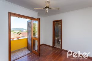 Casa à venda com 216m², 3 dormitórios, 2 suítes, 3 vagas, no bairro Espírito Santo em Porto Alegre
