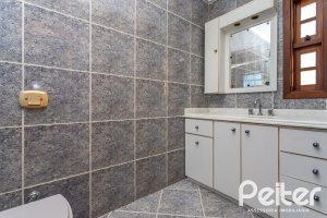 Casa à venda com 216m², 3 dormitórios, 2 suítes, 3 vagas, no bairro Espírito Santo em Porto Alegre