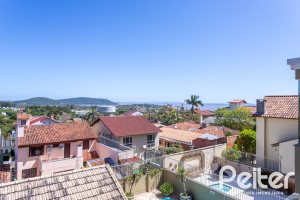 Casa à venda com 216m², 3 dormitórios, 2 suítes, 3 vagas, no bairro Espírito Santo em Porto Alegre