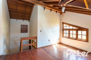 Casa à venda com 216m², 3 dormitórios, 2 suítes, 3 vagas, no bairro Espírito Santo em Porto Alegre