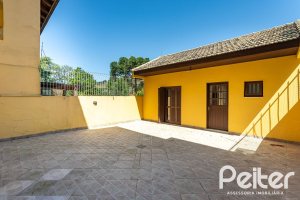 Casa à venda com 216m², 3 dormitórios, 2 suítes, 3 vagas, no bairro Espírito Santo em Porto Alegre