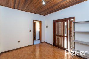 Casa à venda com 216m², 3 dormitórios, 2 suítes, 3 vagas, no bairro Espírito Santo em Porto Alegre