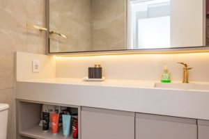 Apartamento à venda com 94m², 3 dormitórios, 1 suíte, 2 vagas, no bairro Tristeza em PORTO ALEGRE