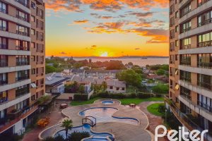 Apartamento à venda com 94m², 3 dormitórios, 1 suíte, 2 vagas, no bairro Tristeza em PORTO ALEGRE