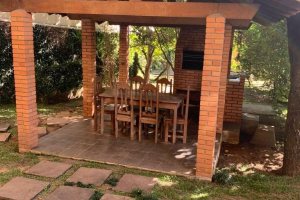 Casa à venda com 308m², 3 dormitórios, 1 suíte, 5 vagas, no bairro Cristal em Porto Alegre