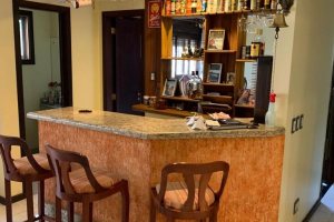 Casa à venda com 308m², 3 dormitórios, 1 suíte, 5 vagas, no bairro Cristal em Porto Alegre