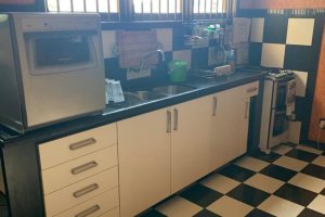 Casa à venda com 308m², 3 dormitórios, 1 suíte, 5 vagas, no bairro Cristal em Porto Alegre