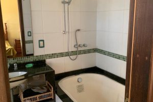 Casa à venda com 308m², 3 dormitórios, 1 suíte, 5 vagas, no bairro Cristal em Porto Alegre