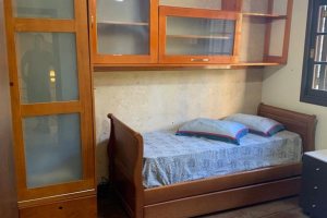 Casa à venda com 308m², 3 dormitórios, 1 suíte, 5 vagas, no bairro Cristal em Porto Alegre