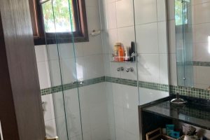 Casa à venda com 308m², 3 dormitórios, 1 suíte, 5 vagas, no bairro Cristal em Porto Alegre