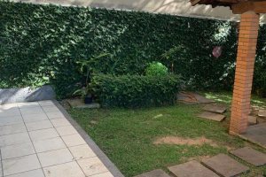 Casa à venda com 308m², 3 dormitórios, 1 suíte, 5 vagas, no bairro Cristal em Porto Alegre