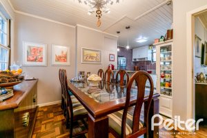 Casa à venda com 350m², 4 dormitórios, 4 suítes, 4 vagas, no bairro Tristeza em Porto Alegre