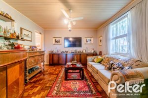 Casa à venda com 350m², 4 dormitórios, 4 suítes, 4 vagas, no bairro Tristeza em Porto Alegre