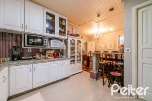 Casa à venda com 350m², 4 dormitórios, 4 suítes, 4 vagas, no bairro Tristeza em Porto Alegre