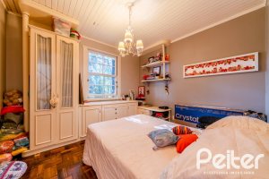 Casa à venda com 350m², 4 dormitórios, 4 suítes, 4 vagas, no bairro Tristeza em Porto Alegre