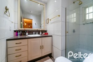 Casa à venda com 350m², 4 dormitórios, 4 suítes, 4 vagas, no bairro Tristeza em Porto Alegre