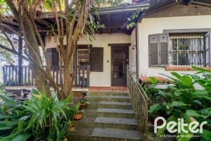 Casa à venda com 350m², 4 dormitórios, 4 suítes, 4 vagas, no bairro Tristeza em Porto Alegre