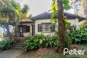 Casa à venda com 350m², 4 dormitórios, 4 suítes, 4 vagas, no bairro Tristeza em Porto Alegre