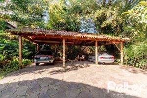 Casa à venda com 350m², 4 dormitórios, 4 suítes, 4 vagas, no bairro Tristeza em Porto Alegre