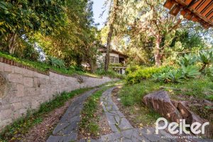 Casa à venda com 350m², 4 dormitórios, 4 suítes, 4 vagas, no bairro Tristeza em Porto Alegre