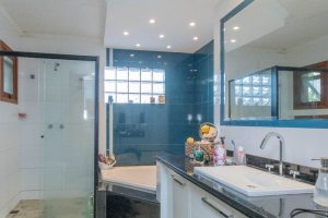 Casa em Condomínio à venda com 486m², 4 dormitórios, 3 suítes, 4 vagas, no bairro Cavalhada em PORTO ALEGRE