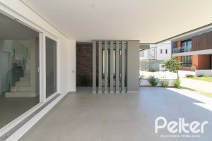 Casa em Condomínio à venda com 209m², 3 dormitórios, 3 suítes, 2 vagas, no bairro Ipanema em Porto Alegre