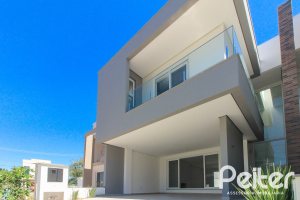 Casa em Condomínio à venda com 209m², 3 dormitórios, 3 suítes, 2 vagas, no bairro Ipanema em Porto Alegre