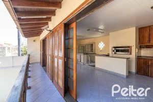 Casa à venda com 309m², 4 dormitórios, 1 suíte, 4 vagas, no bairro Ipanema em Porto Alegre