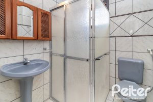 Casa à venda com 309m², 4 dormitórios, 1 suíte, 4 vagas, no bairro Ipanema em Porto Alegre