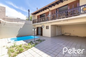 Casa à venda com 309m², 4 dormitórios, 1 suíte, 4 vagas, no bairro Ipanema em Porto Alegre