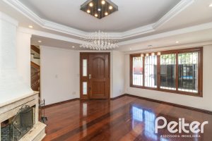 Casa à venda com 309m², 4 dormitórios, 1 suíte, 4 vagas, no bairro Ipanema em Porto Alegre