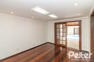 Casa à venda com 309m², 4 dormitórios, 1 suíte, 4 vagas, no bairro Ipanema em Porto Alegre