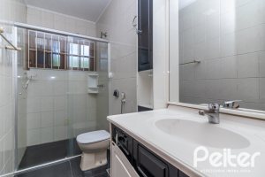 Casa à venda com 309m², 4 dormitórios, 1 suíte, 4 vagas, no bairro Ipanema em Porto Alegre