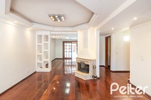 Casa à venda com 309m², 4 dormitórios, 1 suíte, 4 vagas, no bairro Ipanema em Porto Alegre