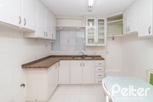 Casa à venda com 309m², 4 dormitórios, 1 suíte, 4 vagas, no bairro Ipanema em Porto Alegre