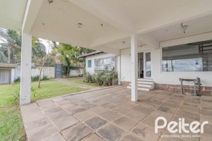 Casa à venda com 300m², 4 dormitórios, 2 suítes, 2 vagas, no bairro Tristeza em Porto Alegre