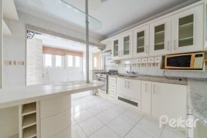 Apartamento à venda com 105m², 2 dormitórios, 1 suíte, 2 vagas, no bairro Cristal em Porto Alegre