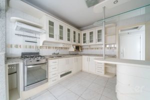 Apartamento à venda com 105m², 2 dormitórios, 1 suíte, 2 vagas, no bairro Cristal em Porto Alegre