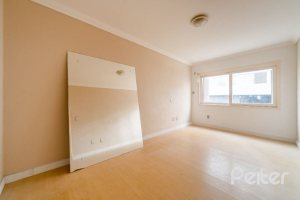 Apartamento à venda com 105m², 2 dormitórios, 1 suíte, 2 vagas, no bairro Cristal em Porto Alegre