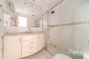 Apartamento à venda com 105m², 2 dormitórios, 1 suíte, 2 vagas, no bairro Cristal em Porto Alegre