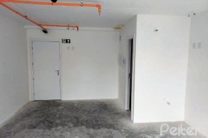 Comercial à venda com 37m², 1 vaga, no bairro Menino Deus em Porto Alegre